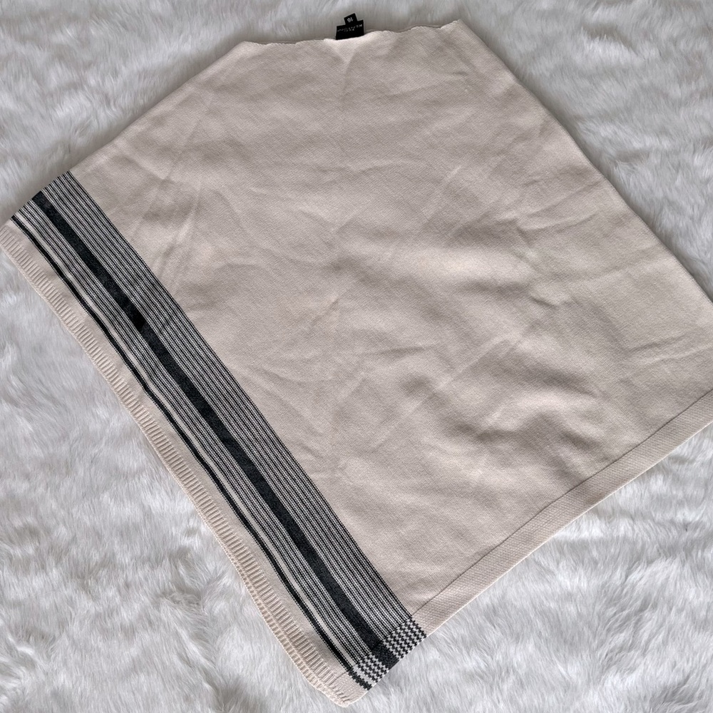 Cape Ted Kenton beige with grey.